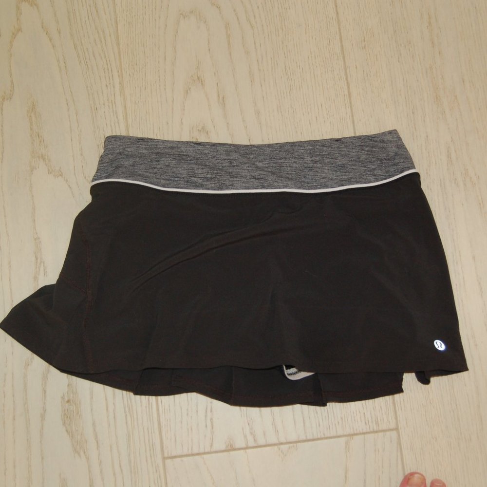 Black and grey Lululemon skirt, size 4